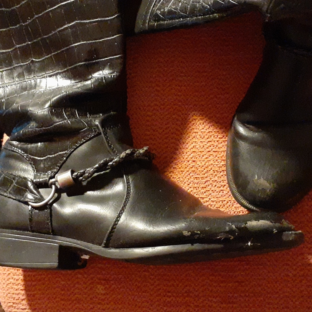 Boots - Picture 3 of 8